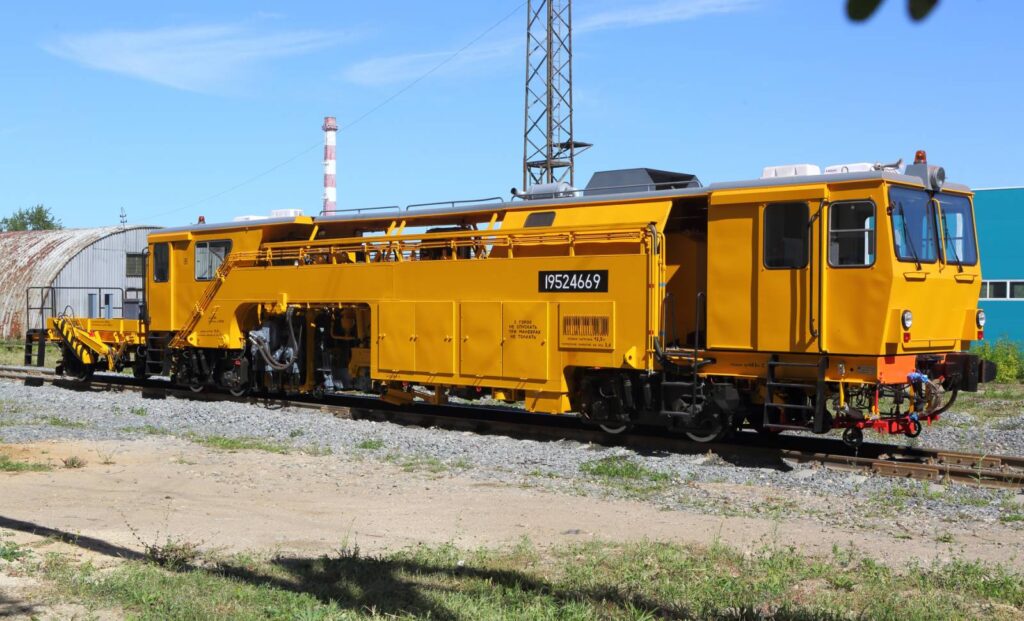 Machine with capacity up to 1400 sleepers/hour
